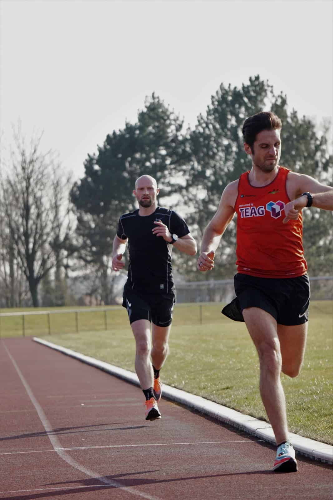 2 Männer beim Lauftraining