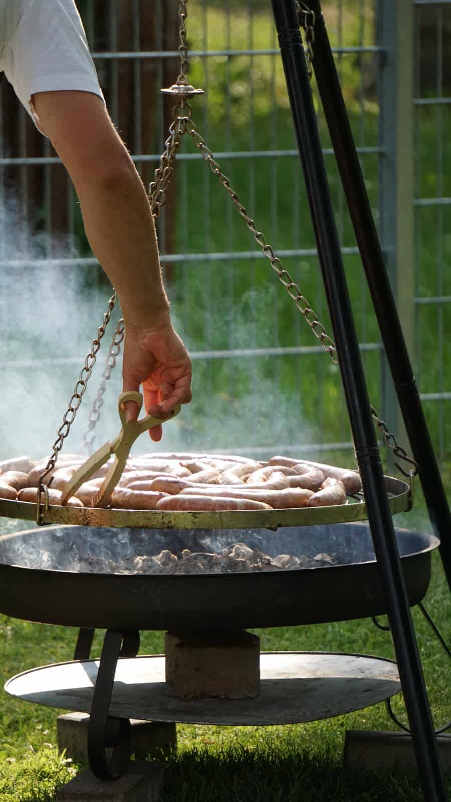 Bratwürstchen auf Grillrost