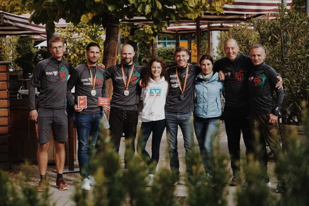 Gruppenbild Läufer mit Medaille
